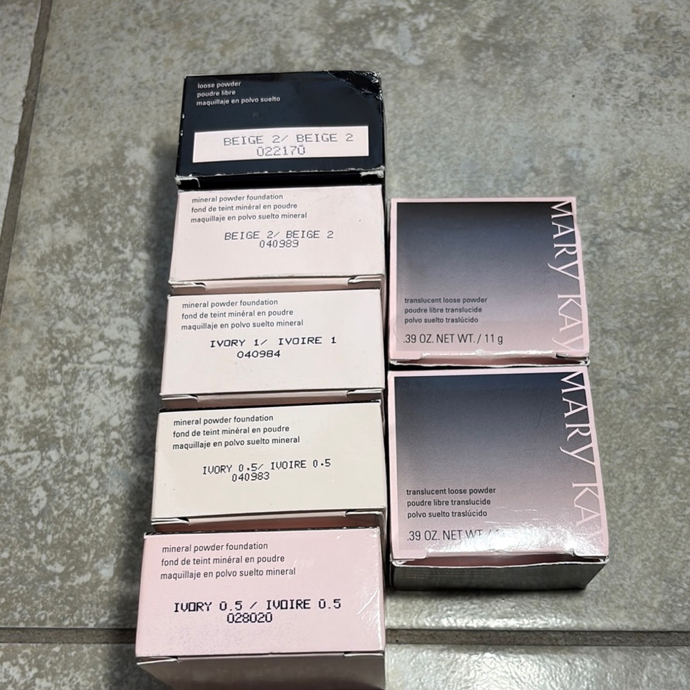 Mary Kay Translucent Loose Powder & Mineral Powder Foundation bundle - Picture 2 of 6